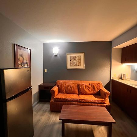 Blisspoint Inn & Suites, Northwood Eksteriør billede