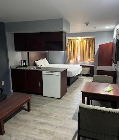 Blisspoint Inn & Suites, Northwood Eksteriør billede