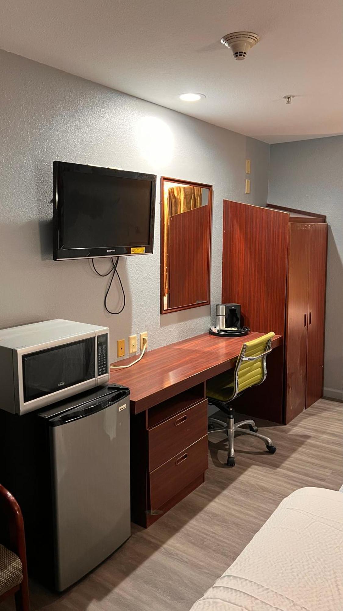 Blisspoint Inn & Suites, Northwood Eksteriør billede