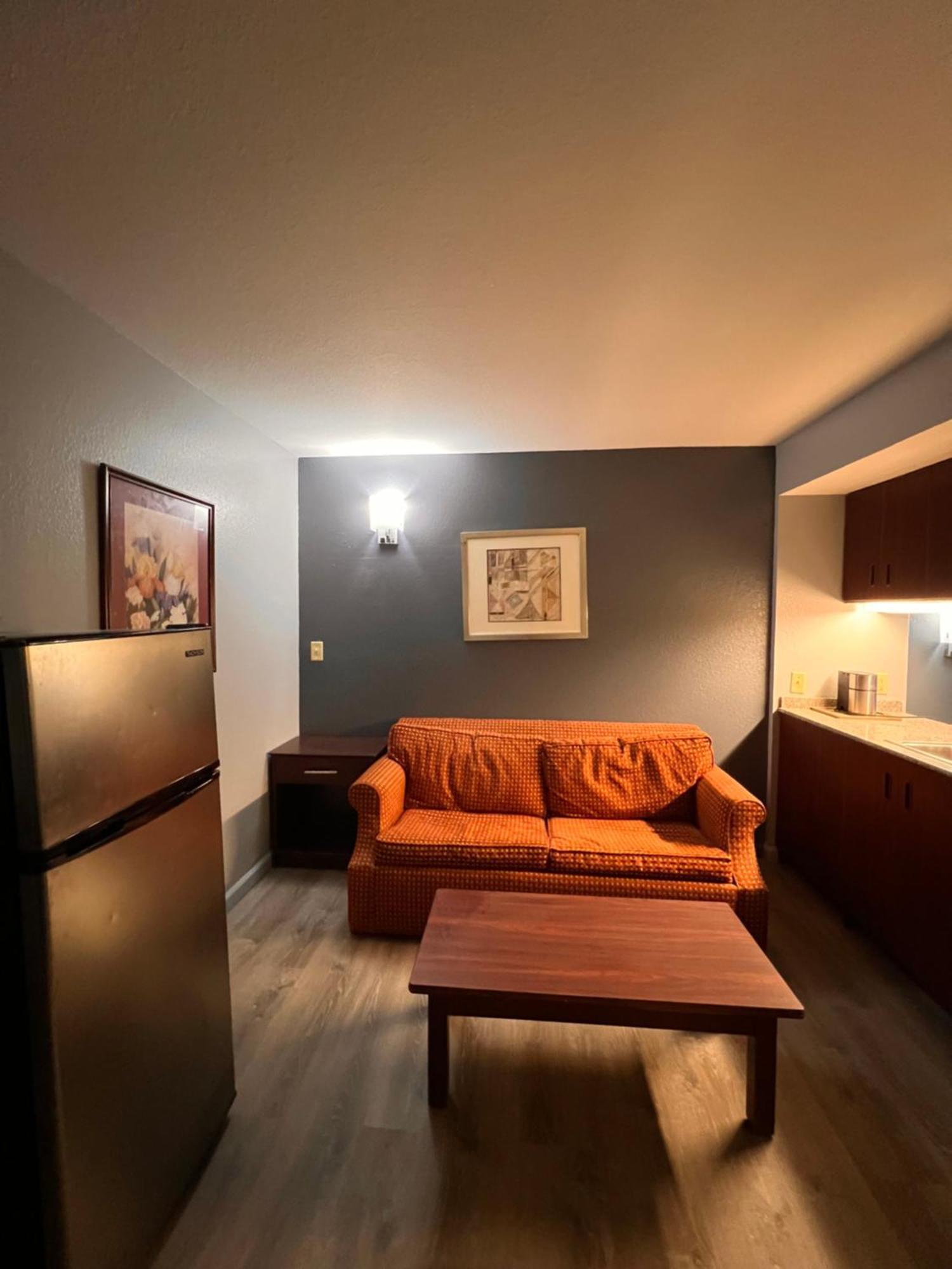 Blisspoint Inn & Suites, Northwood Eksteriør billede