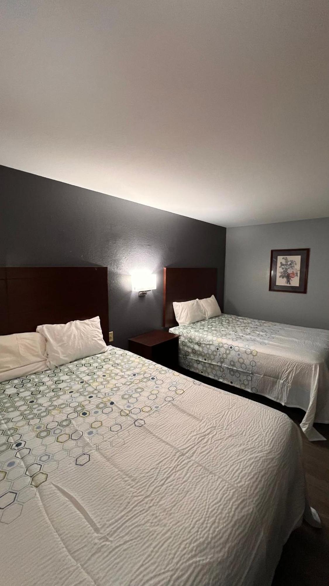 Blisspoint Inn & Suites, Northwood Eksteriør billede