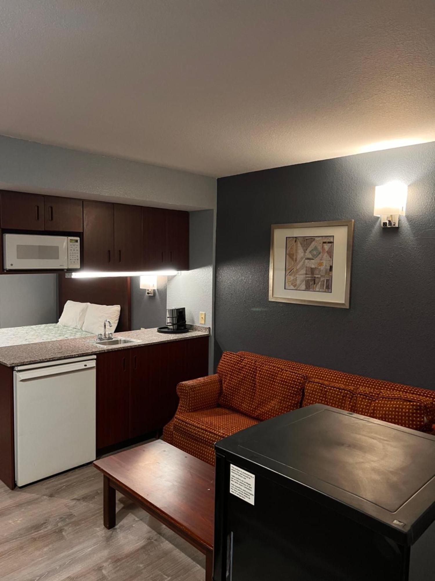 Blisspoint Inn & Suites, Northwood Eksteriør billede