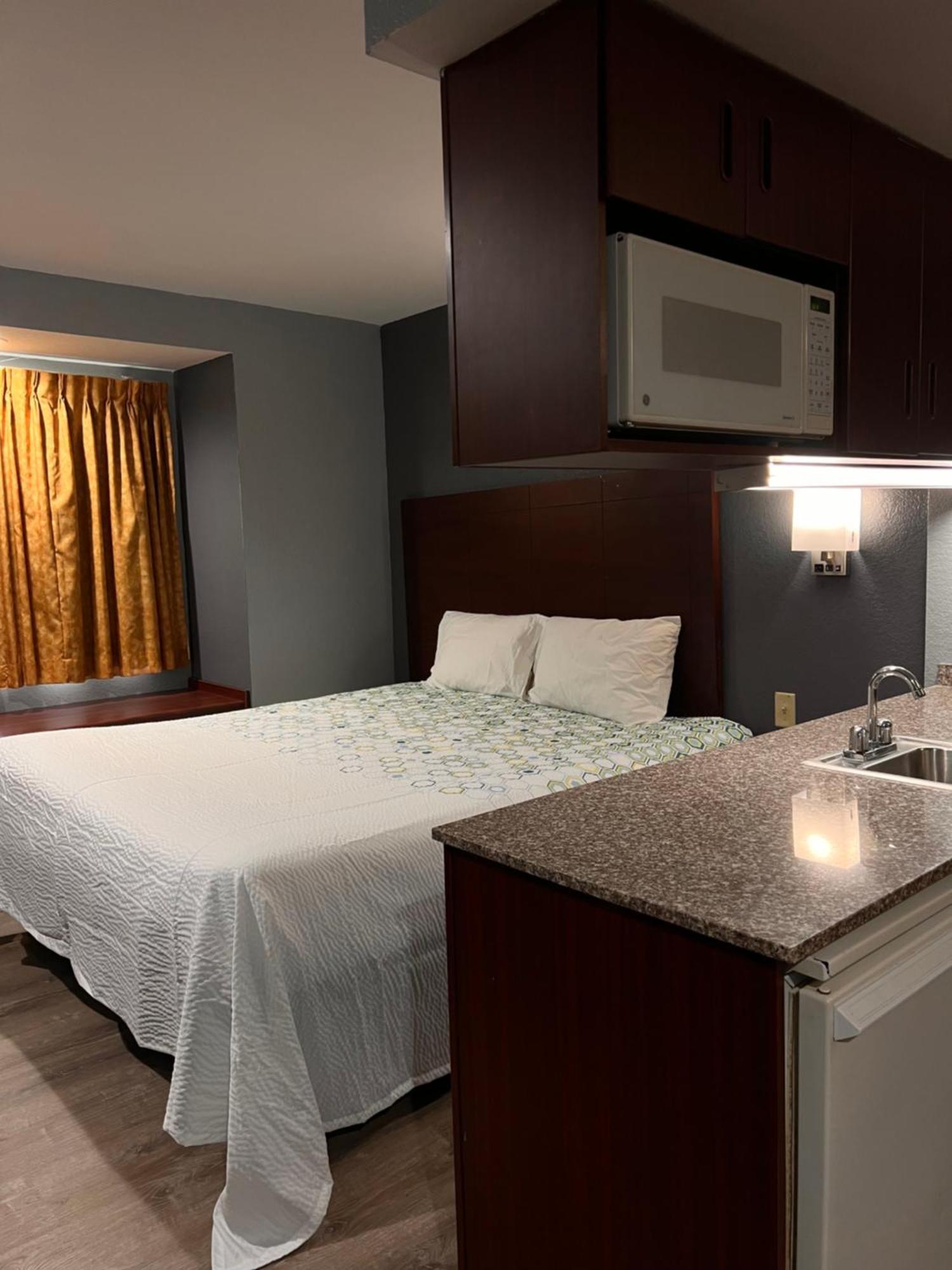 Blisspoint Inn & Suites, Northwood Eksteriør billede